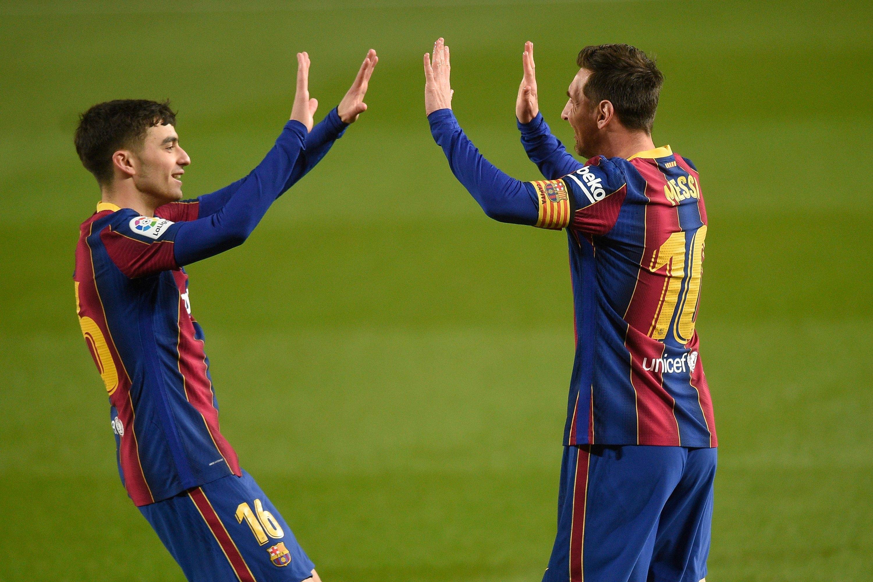 佩德里：梅西离队对俱乐部来说很艰难 被逼抢时老是想把球给梅西